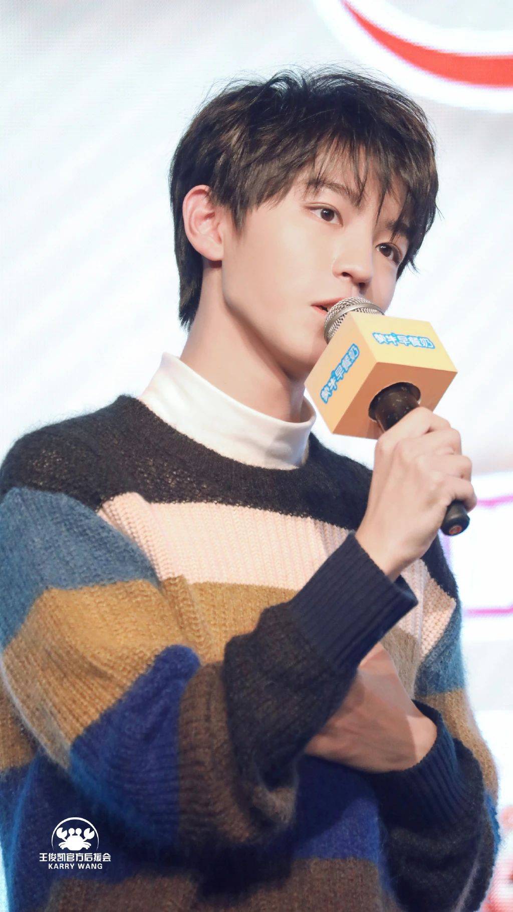 王俊凯壁纸:日常表白我家小哥哥,今天依旧是超级无敌帅气的小凯