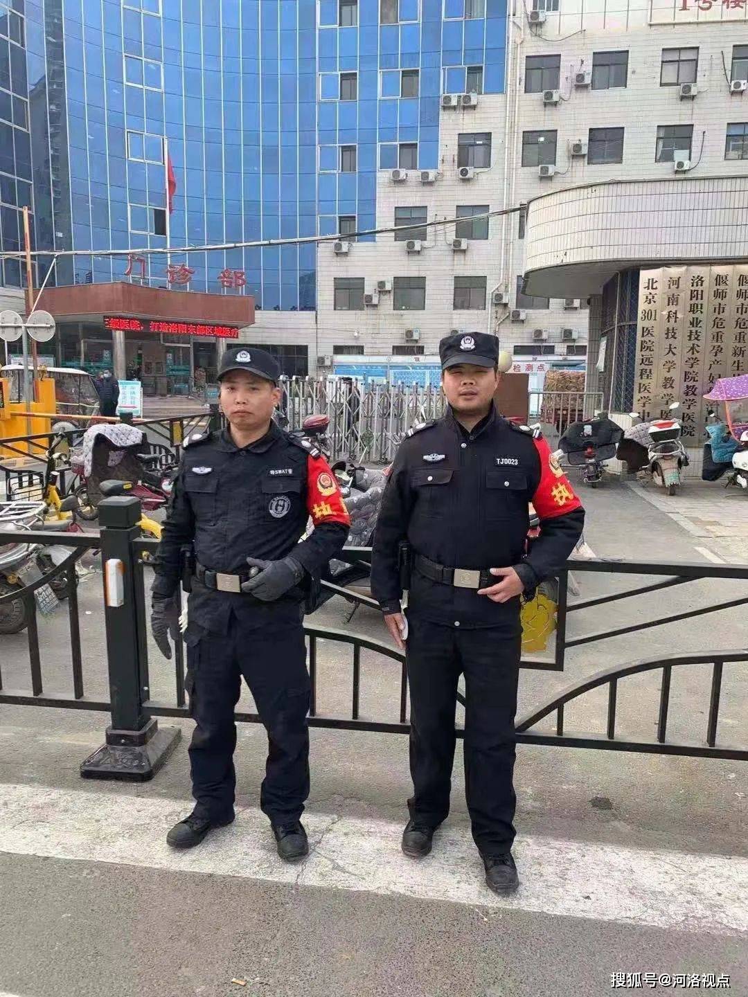 平安守护夜空中最闪亮的灯河南省偃师市巡特警警灯闪烁彻夜坚守护平安