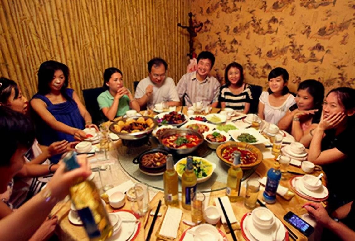 人到中年这3种同学聚会最好别去了到最后只会让自己不痛快