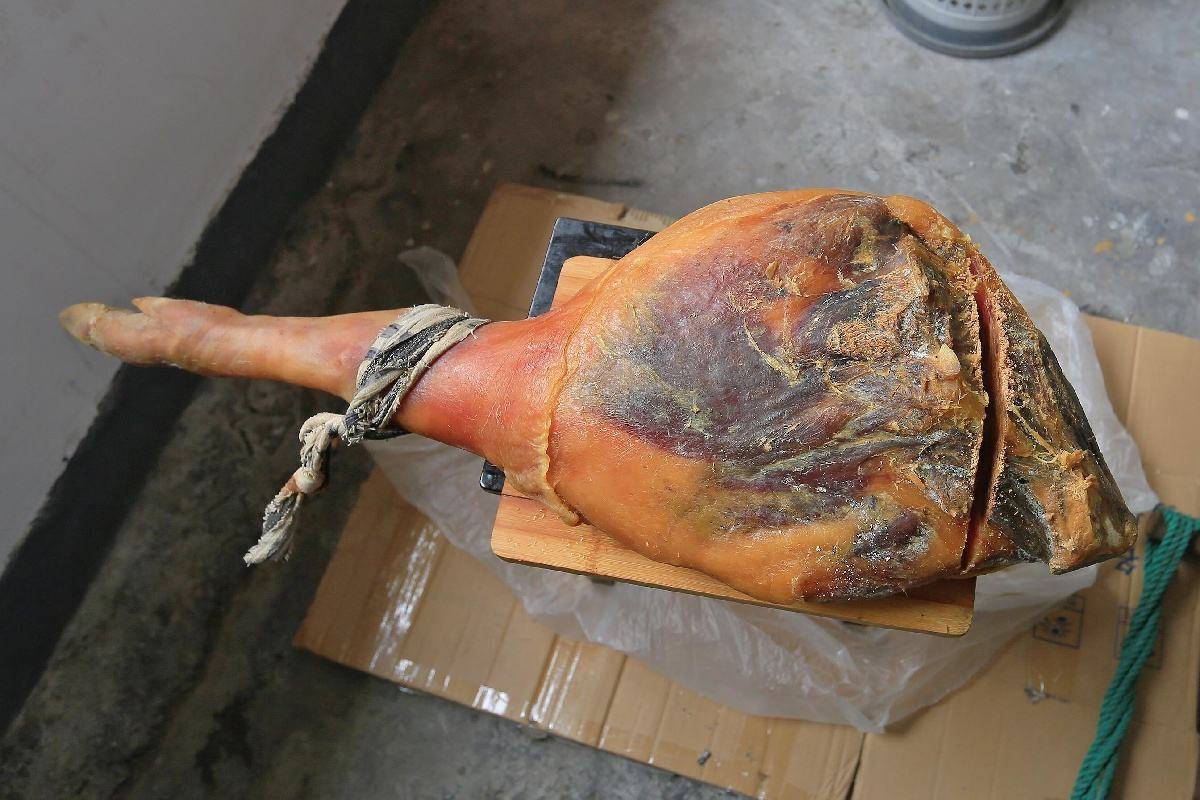 买来的火腿,长了绿霉还能吃吗?别不懂装懂,白白浪费了好食材!