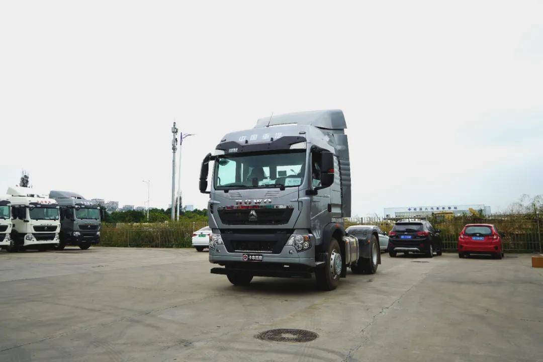 港口重卡8升才是黄金排量!新款重汽豪沃tx340深圳到店实拍