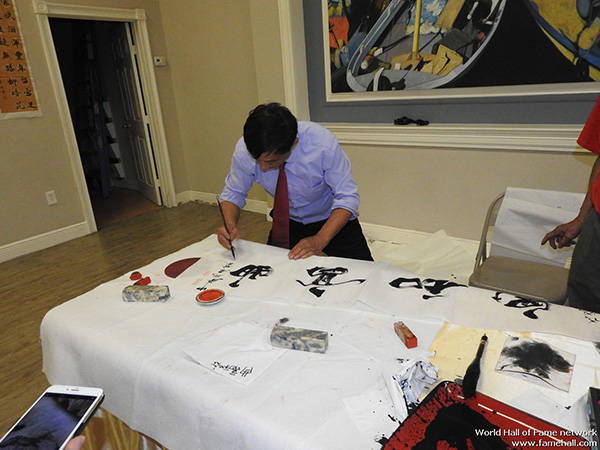 中美世纪友好书法作品大展休斯敦刮起王文大师中华魏书旋风