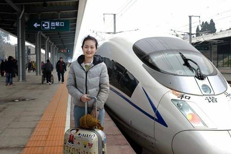 日本学生在中国坐火车，提出这个问题让乘务员头疼，哭笑不得
