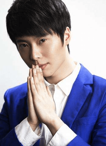 李成儒娶小18岁娇妻史依弘,婚后珠联璧合,没有插足为何离婚?_董行佶