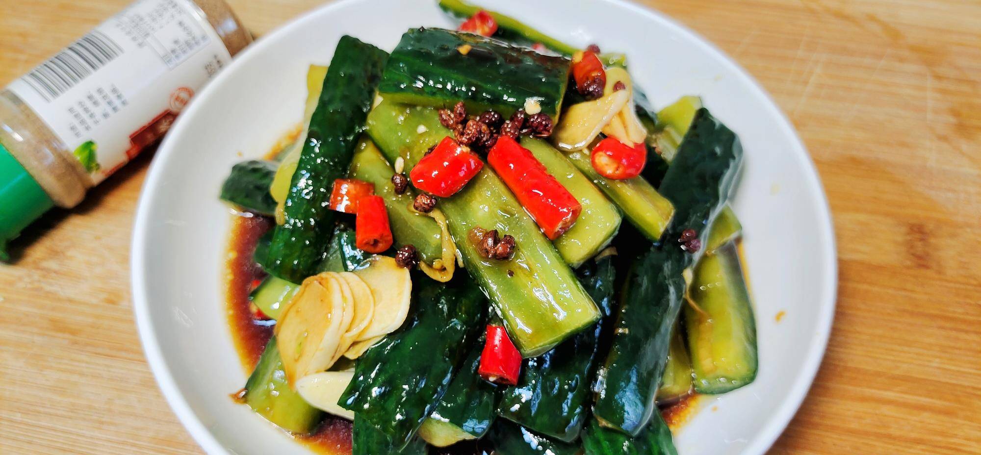 原创腌黄瓜好吃有窍门,学会这种做法,酸辣脆爽又开胃,两小时就能吃