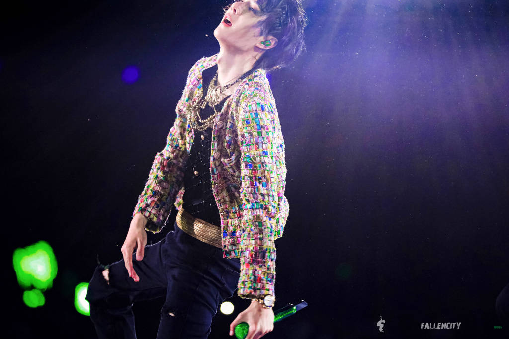 王一博壁纸万物皆酷全新态度舞台的王者王一博