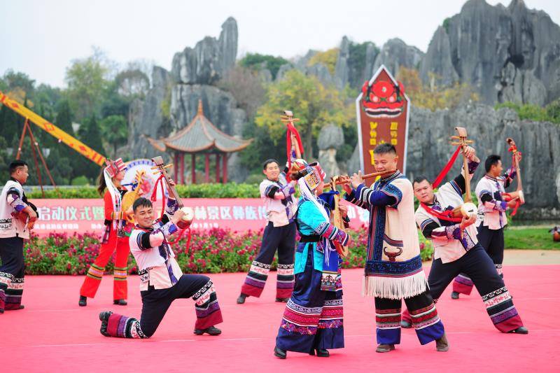 子拉勒彝族舞蹈图片