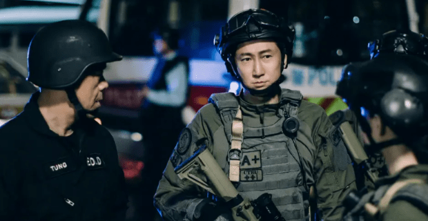 《拆弹专家2》主演均龄50岁,身材好体能佳,他们怎么就不老?