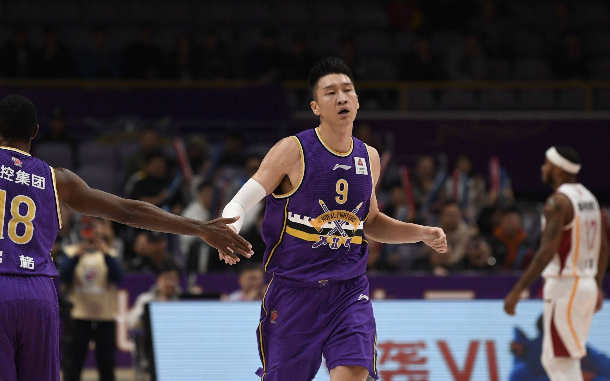 孙大圣宣告归来!战天津男篮,孙悦完美复出,马布里乐开花