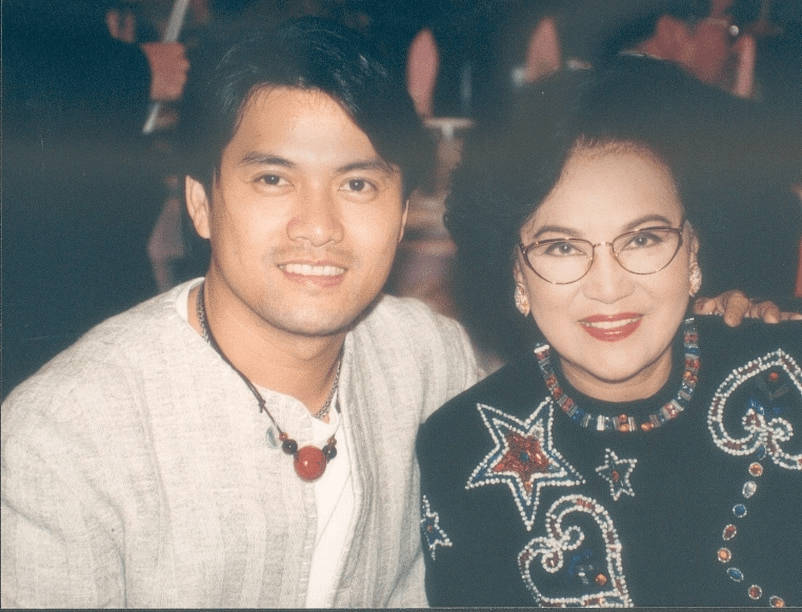 李香琴病逝,干儿子万梓良透露最后见面太伤感:下跪叩别被当成陌生人