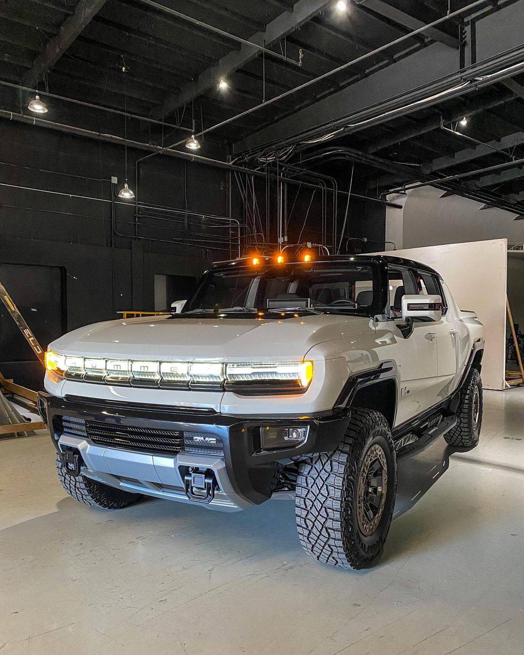 熟悉的悍马又回来了,纯电爆发1000马力,新造型比福特猛禽还霸气_越野