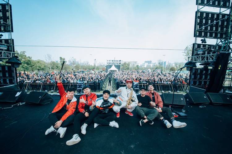 8年竟换20个成员!"pop soul之光"neos大起底 | 麻乐音乐专访