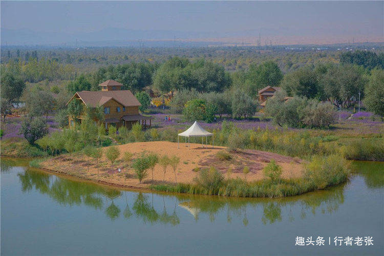 既有沙漠和湿地，还有度假岛，中国第四大沙漠宁夏腾格里沙漠