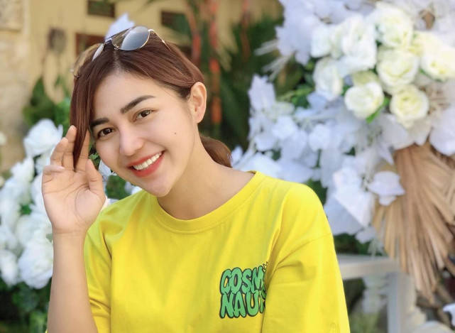 29岁印尼美女歌手因车祸去世,现场画面公开,当天还晒美照