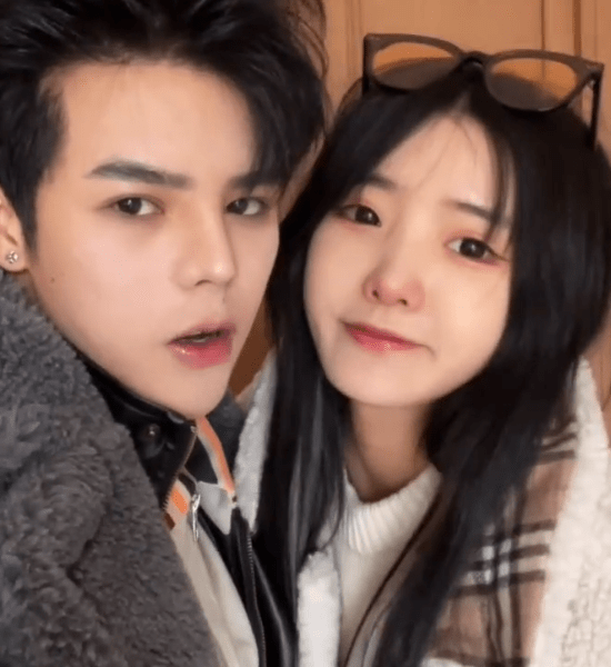 殷世航套路璐结婚海报曝光婚礼直播pk四千万网红炒作太明显