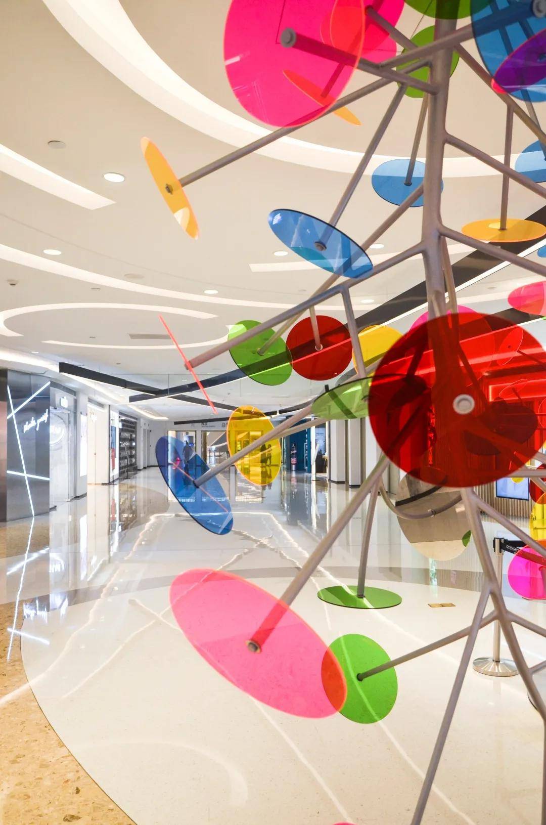 商设|于商业气息里,探寻色彩与光影的艺术