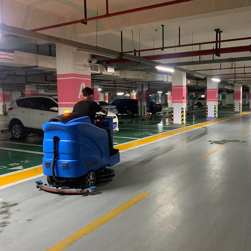 徐州地下车库清洗选用驾驶式扫地车清洁高效简单