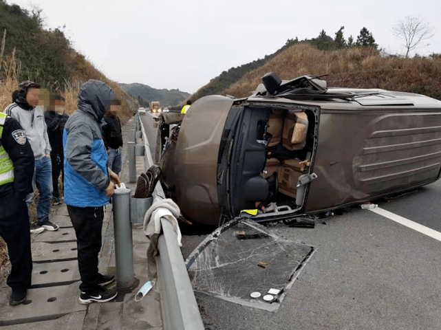 桂林近日這兩起車禍看完你還敢疲勞駕駛嗎?