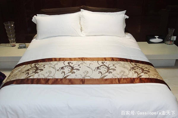 保洁阿姨：酒店床尾上的那块布，用处多多，很多客人还不知道