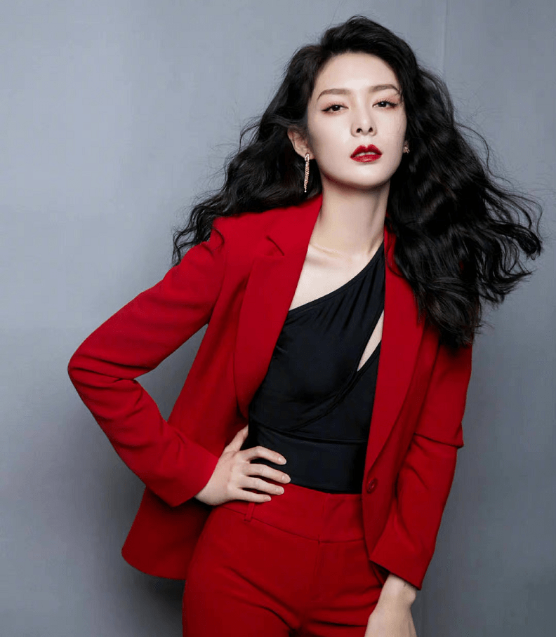 女明星们的西装穿搭攻略,干练显身材,挡不住的高级气质