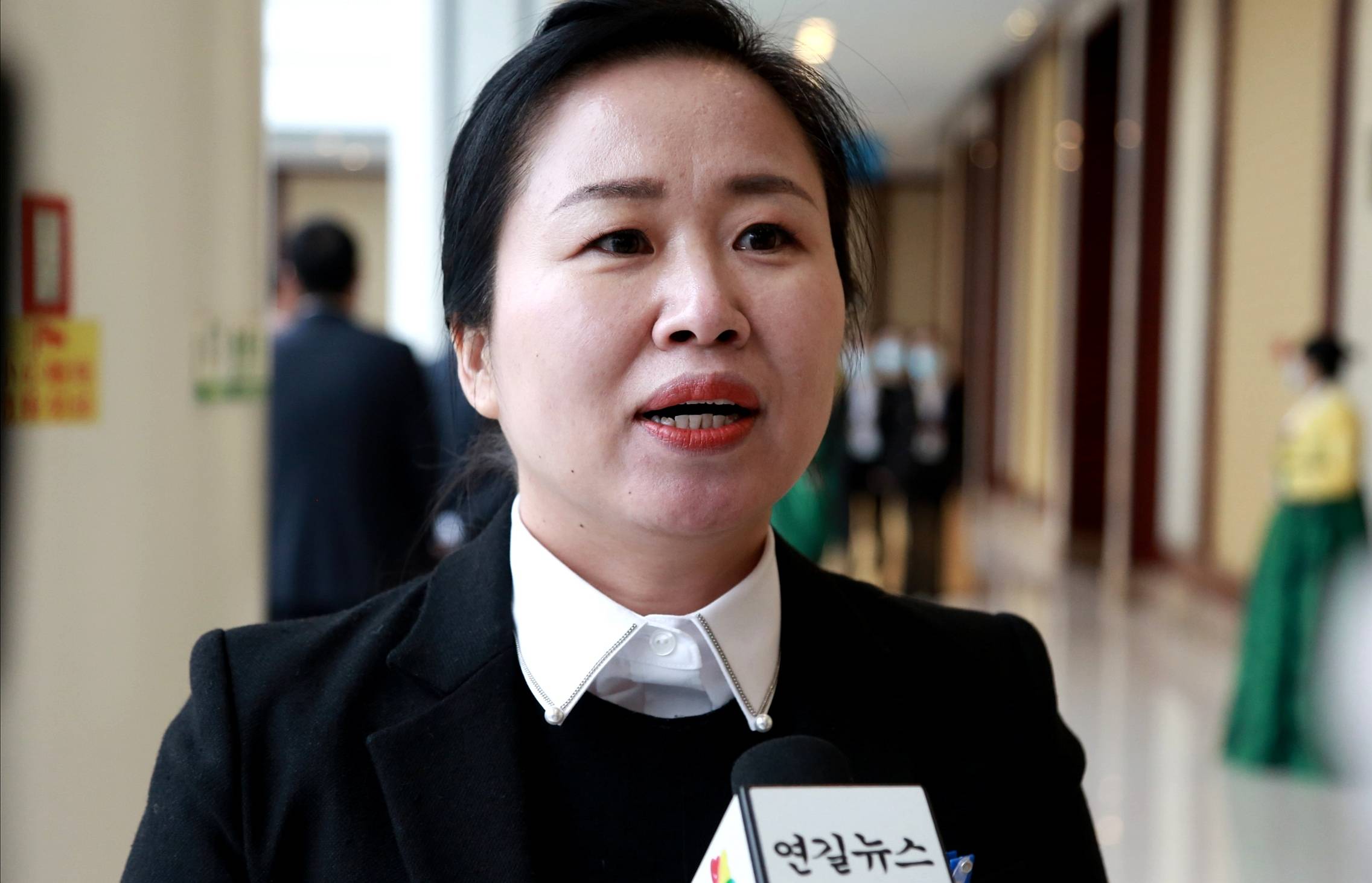 工业代表团党代表金英美表示,党代会报告回顾和总结了2020年的工作,对