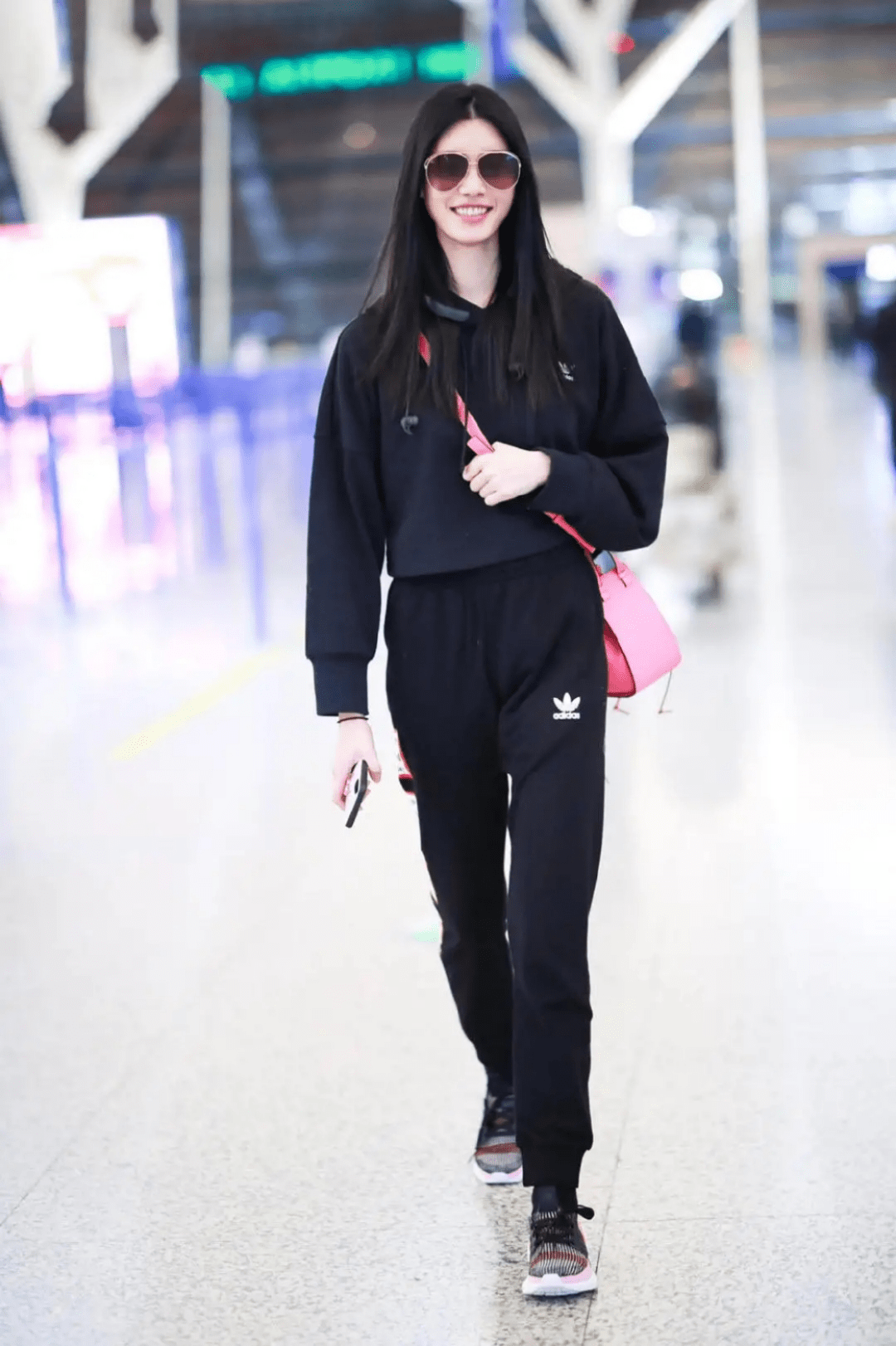 奚梦瑶不愧是维密超模这无处安放的长腿实在太过吸睛