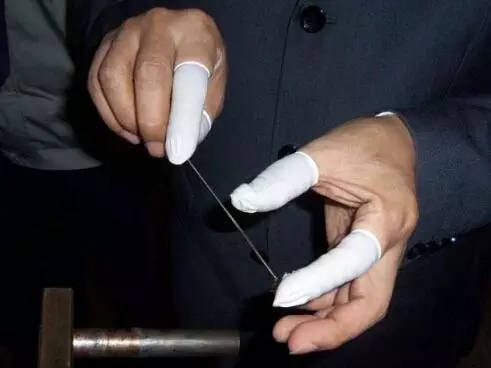 模具顶针润滑打油示范