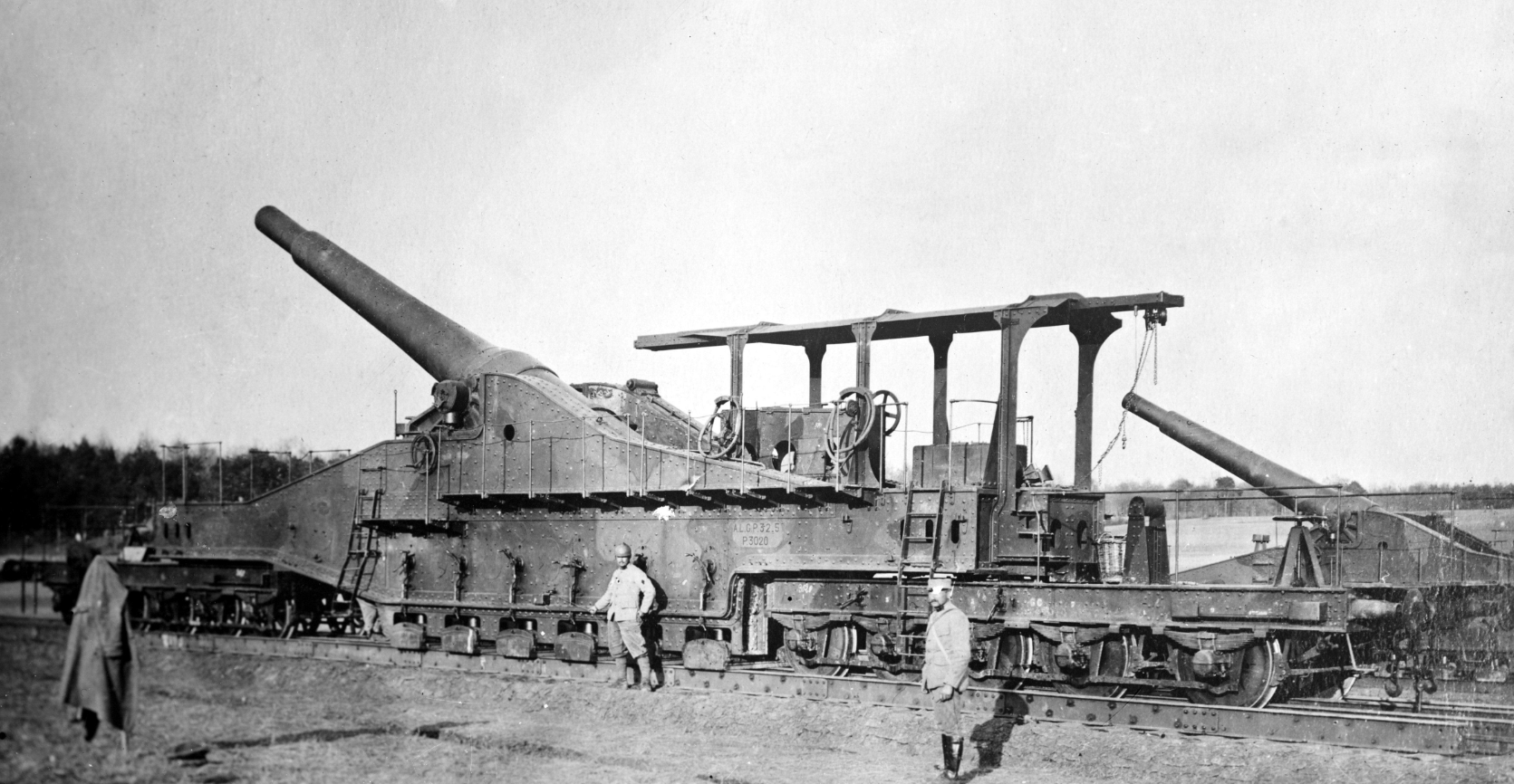 一战研制的武器参加了二战,法国520毫米口径列车炮,破坏67力巨大