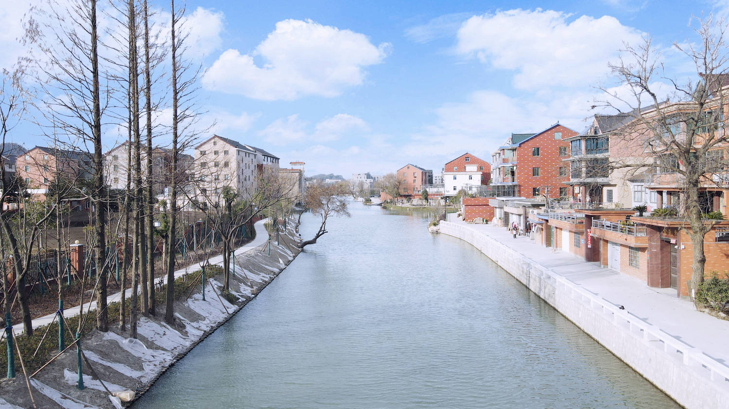 初冬暖阳向水而行凌凌波光点点绿化杭州萧山蜀山街道造高标准美丽河湖