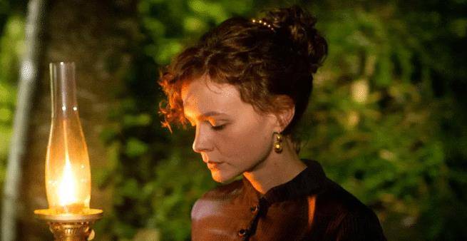 或者以拉开距离的形式来框定暴力:马库斯的斩首是以轻快的优雅完成的