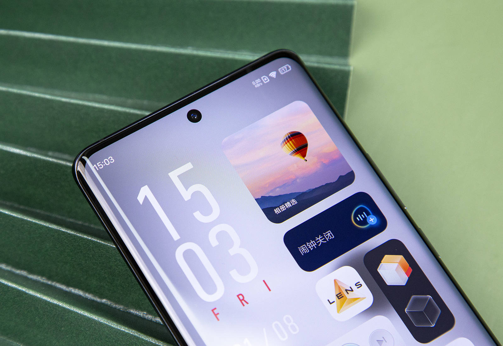 屏幕素质的表现上已经无需多言了妥妥的第一梯队水平,要说跟x50 pro的