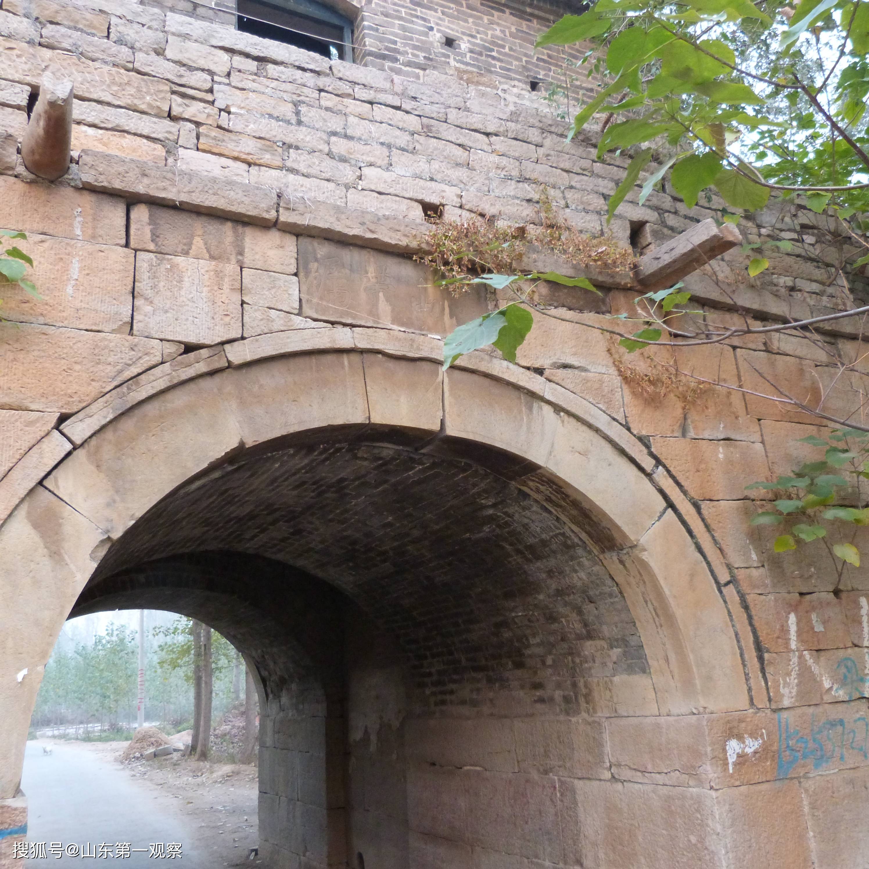 探寻两城镇"三洞"