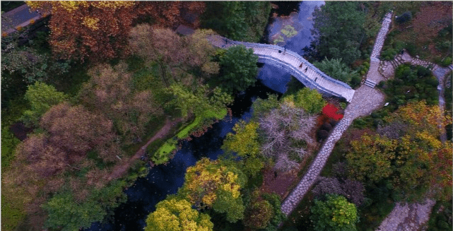 横跨小车河的太慈桥，有一段传奇的色彩，是贵阳最久的古桥之一