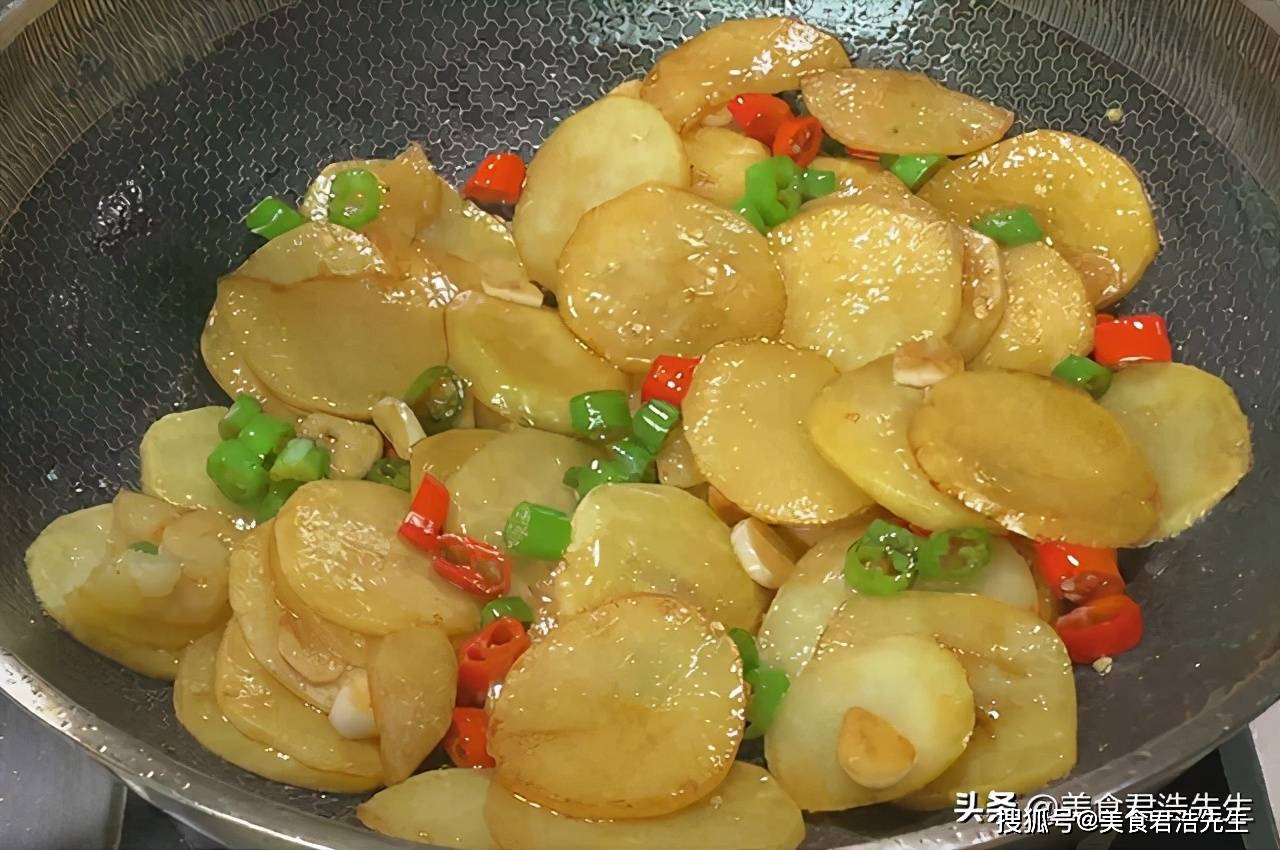 土豆好吃有竅門教你美味做法鹹香不油膩很下飯