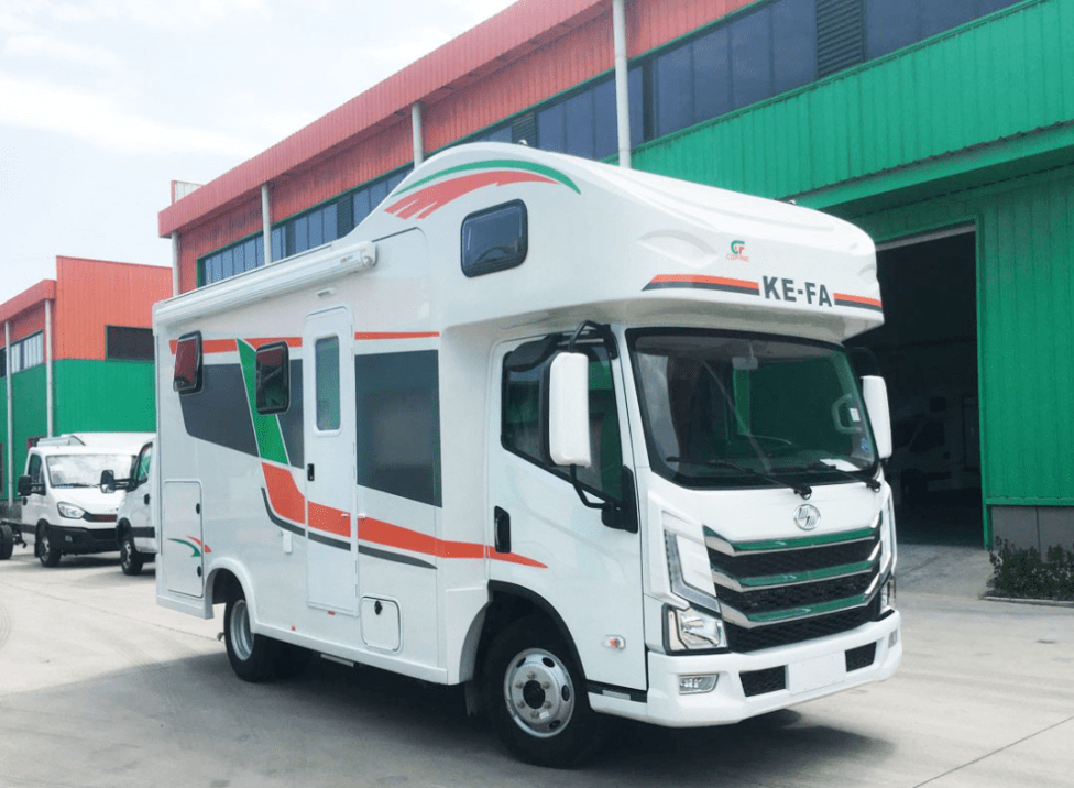 新款科发北极熊房车车身尺寸为5990×2330×3180mm,轴距为3308mm,油箱