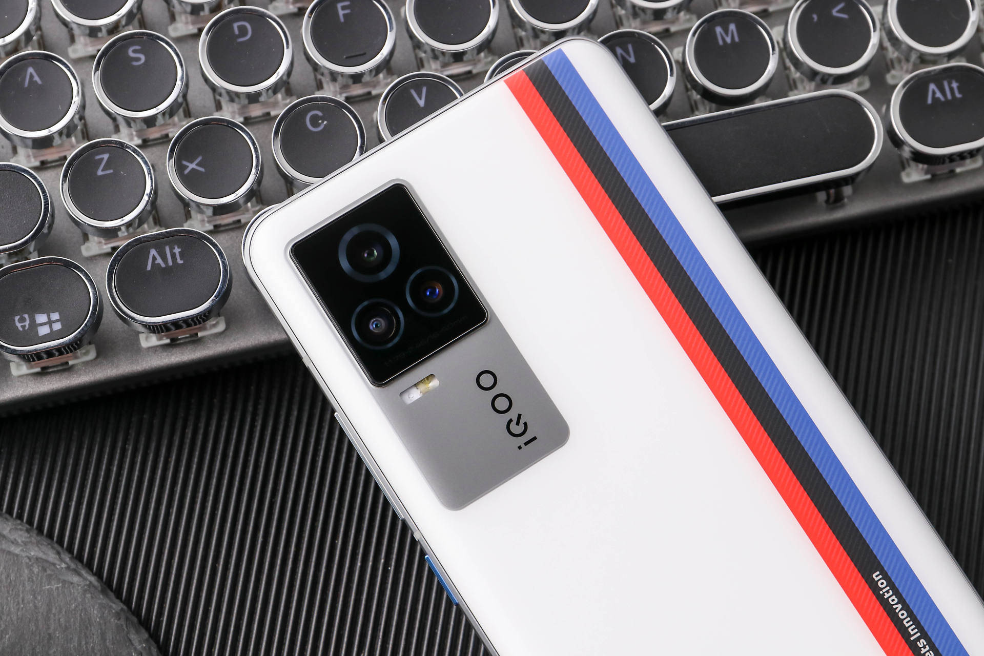 打造完美电竞游戏体验iqoo7诱惑力十足