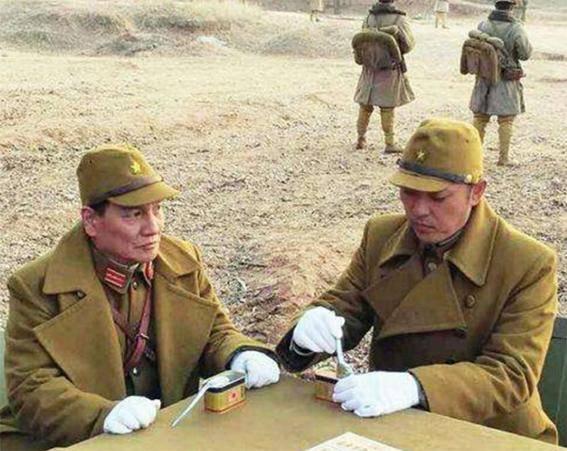 出身武术世家功夫不输李连杰可惜李成巨星他却因长相成龙套