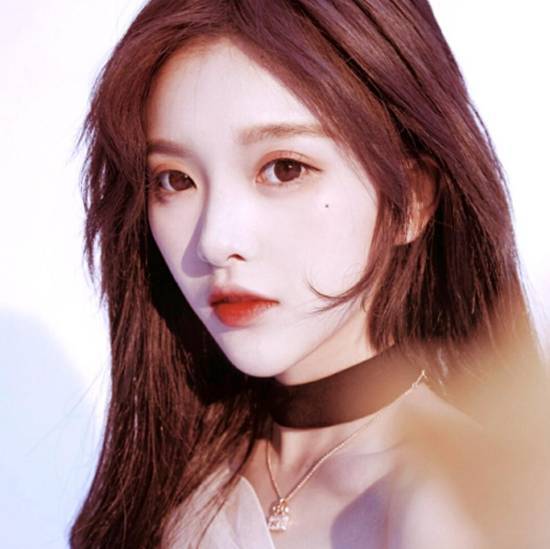 原创彭十六秀学生装造型眼中含泪太走心难怪能吸引3500万粉丝