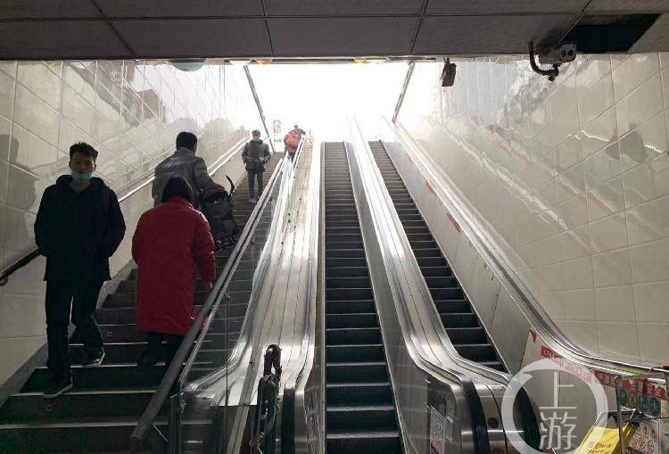 南岸一地下通道6部电扶梯停摆数月老人小孩楼梯爬得有点累