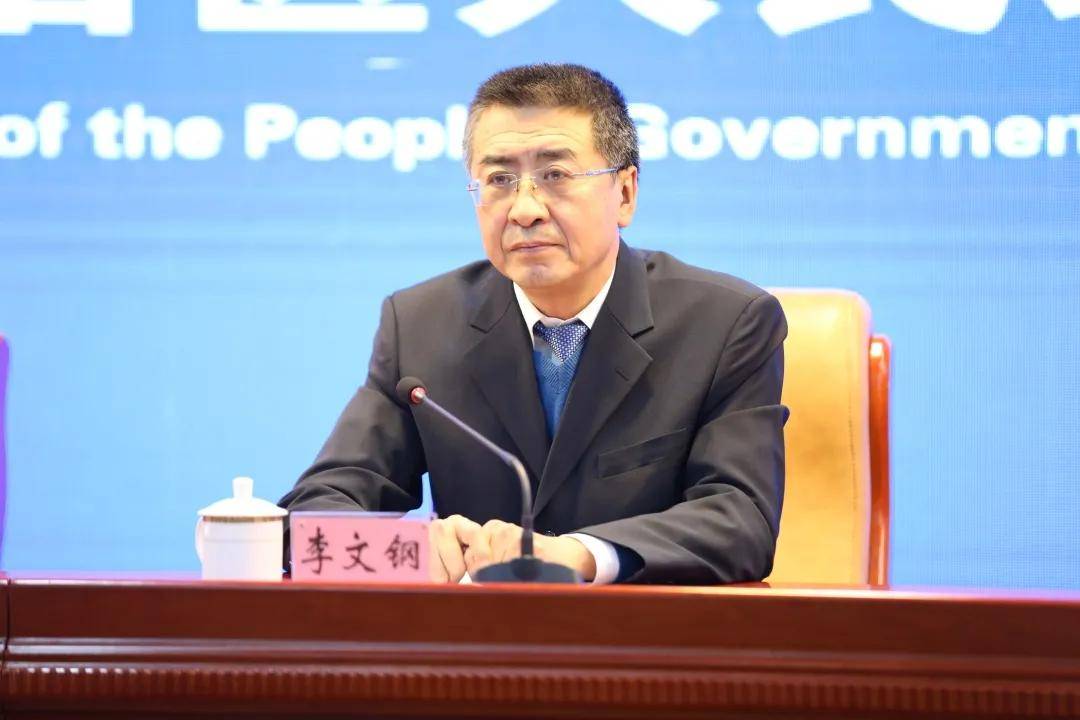 人力资源和社会保障厅党组成员,副厅长,新闻发言人李文钢,就业促进处