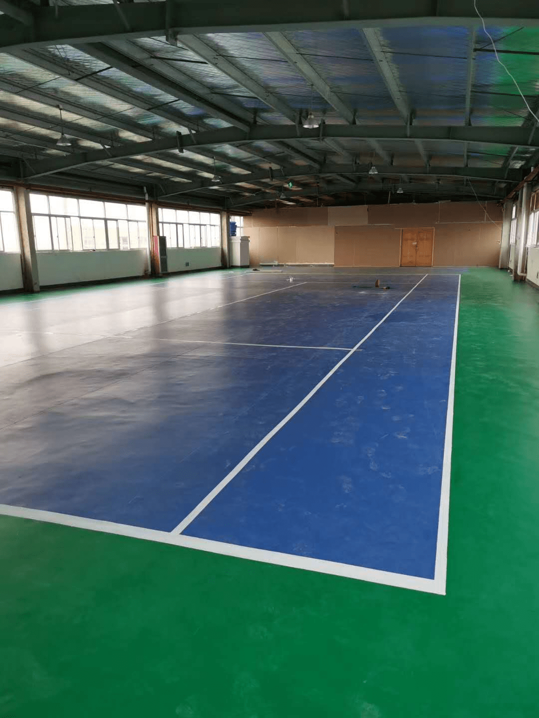 室内硅pu网球场完工