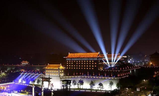 中国最受欢迎的四座不夜城，西安已经熄灯，其它三座又该何去何从