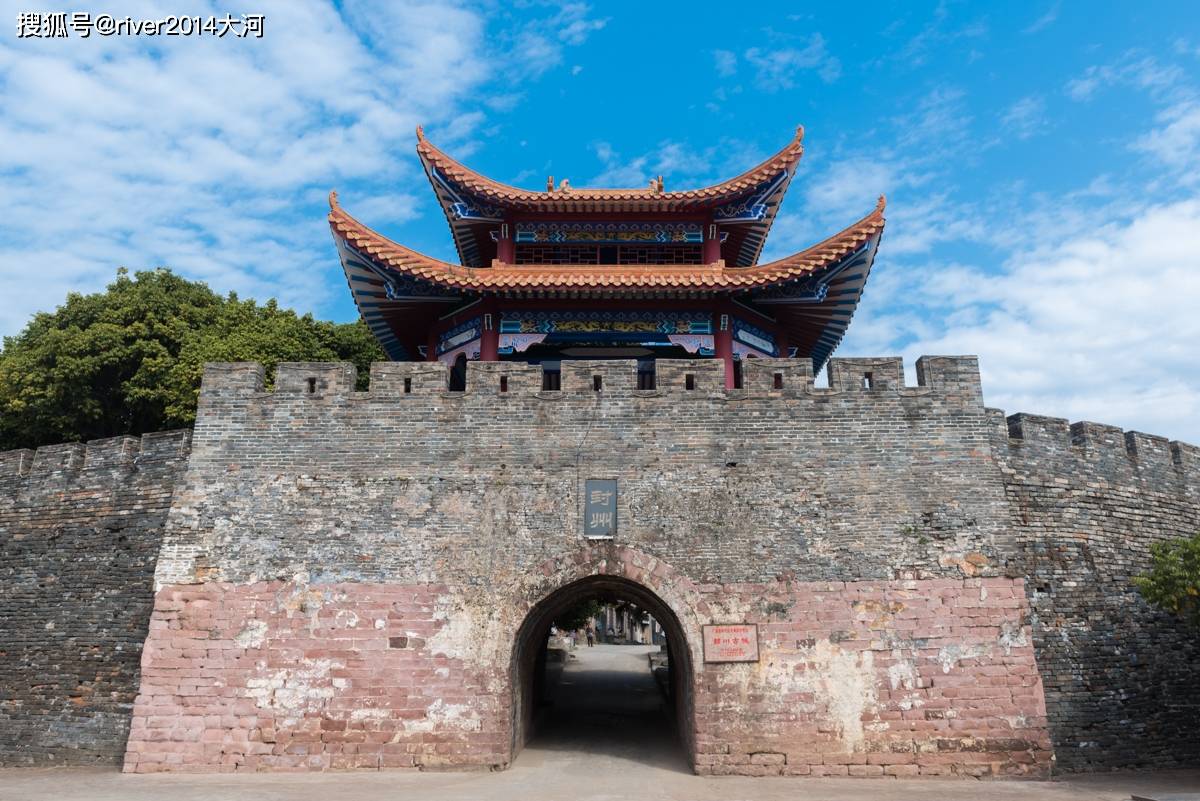 广东这座小城是粤语发源地，还保留着古城门和城墙