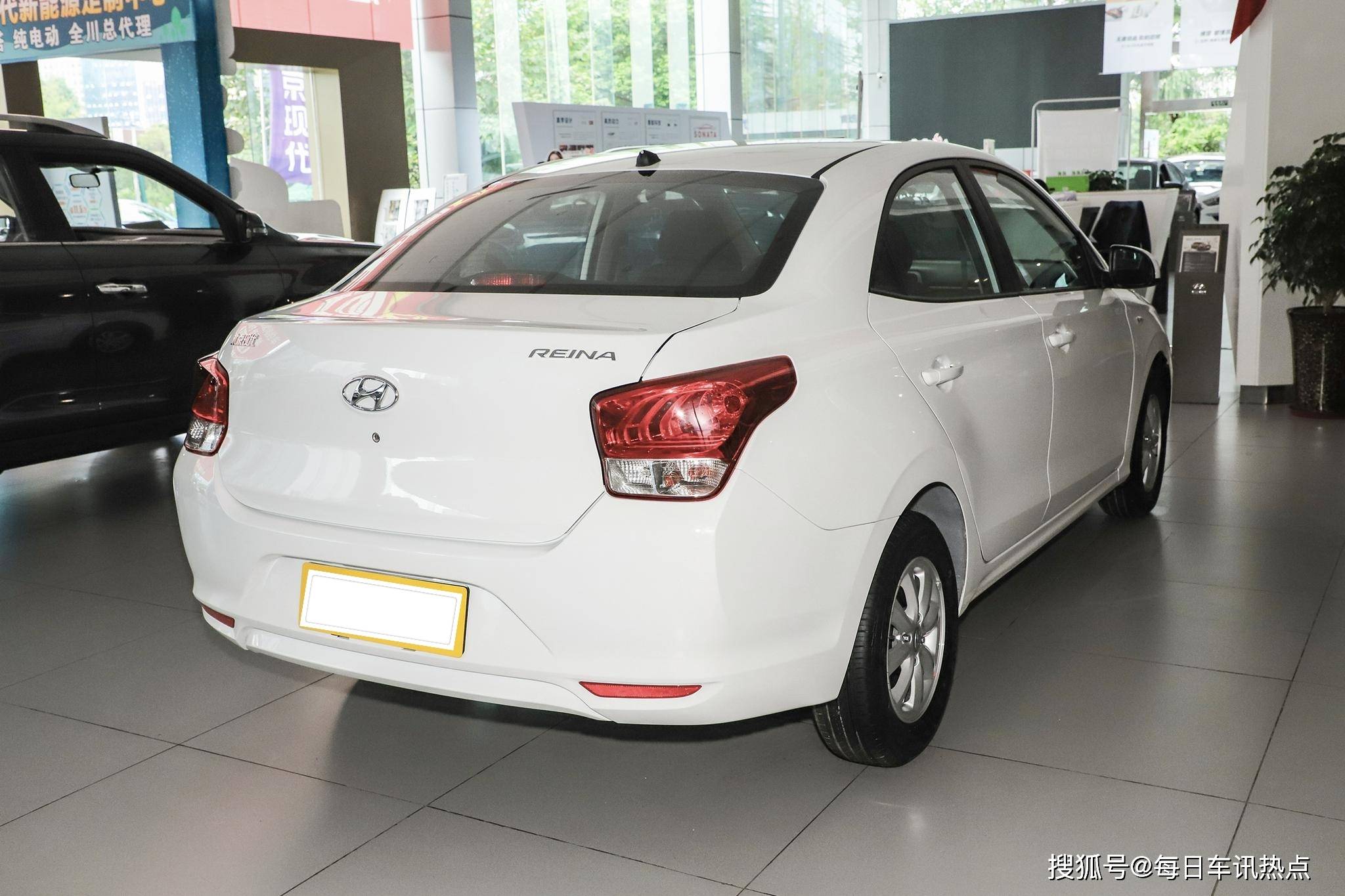 5万左右的实惠"自动挡小车",这2款代步车空间不小,销量也很高