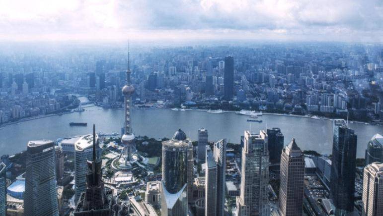 作为面积第三大省的省城，GDP不足3000亿，城市比上海还堵