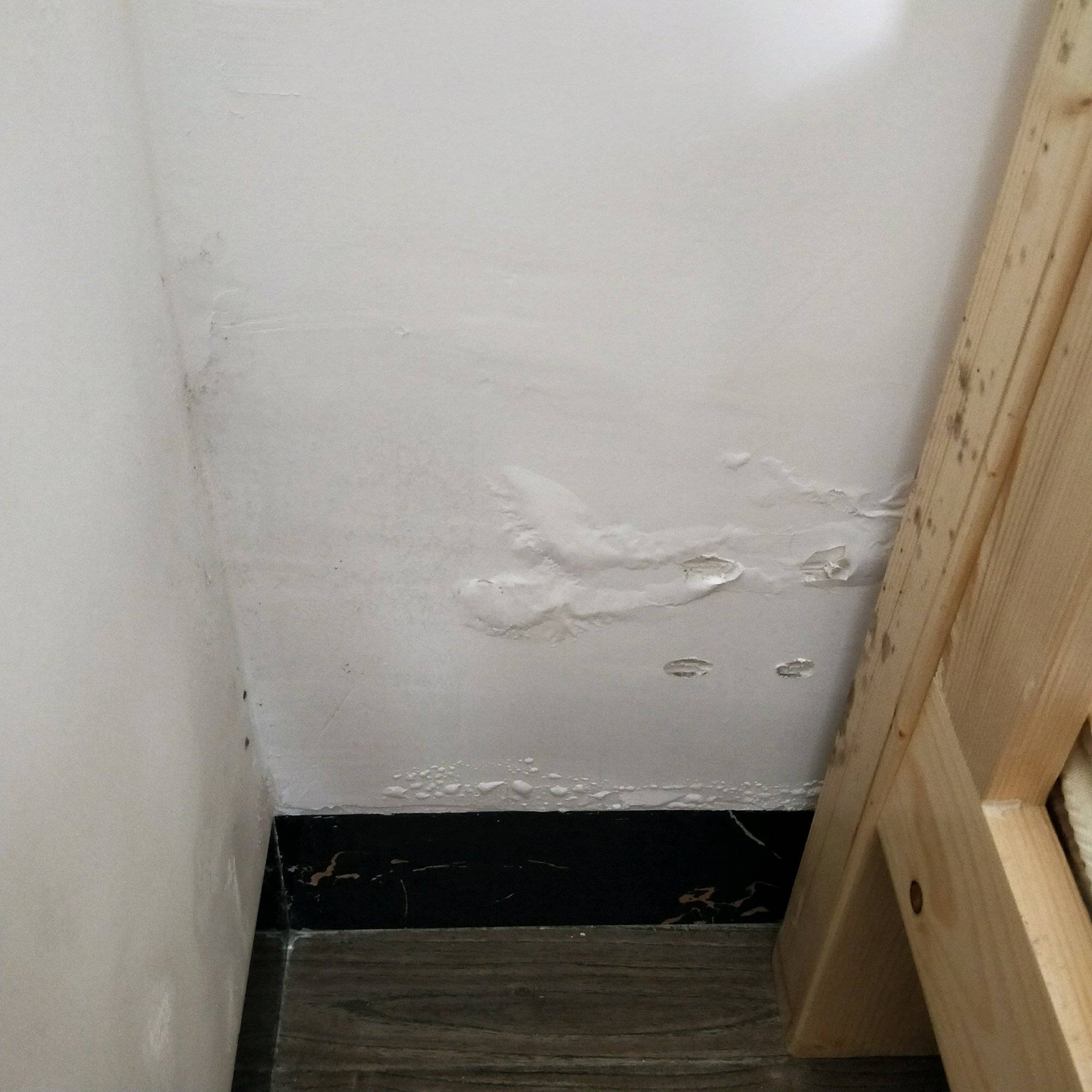 新房装修没半年就渗水原来施工师傅在这里偷懒了