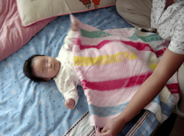 怎么给婴儿包裹被子 07b99e6240b9441d9518648088fd2d58.png