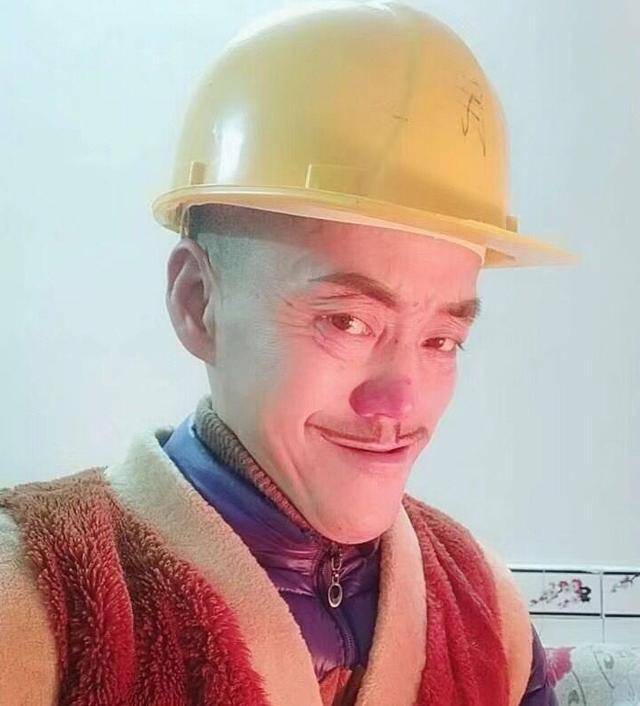 原创网红光头强风光时年入百万今却开摩的为生娇妻离他而去