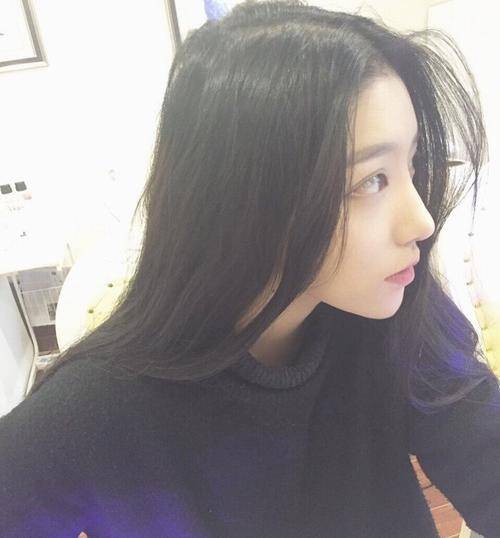 最近很火的一个女生侧颜 8d85cdca90ac466da8b62cd0a2cfb4c0.jpeg