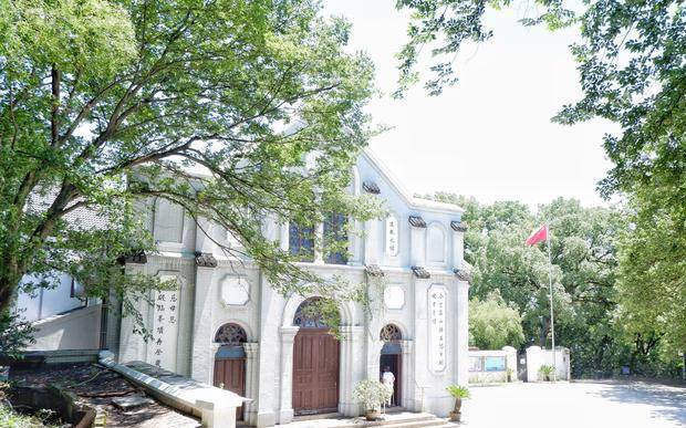 上海唯一的山区地带，周末避暑森林氧吧，还有欧洲遗留的百年教堂